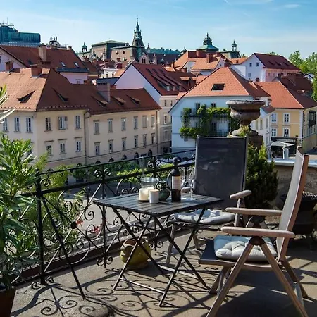 アパート Lovely Lili On A Terrace リュブリャナ