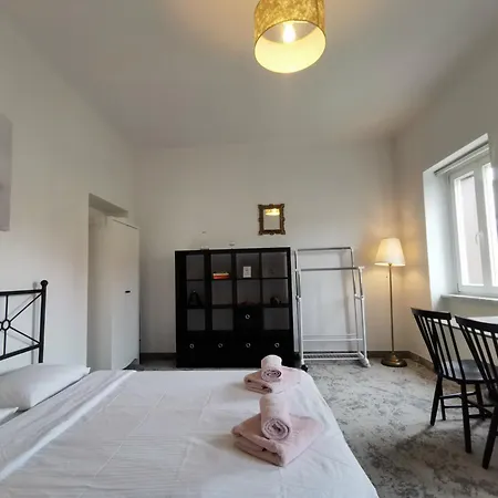 Lovely Lili On A Terrace リュブリャナ